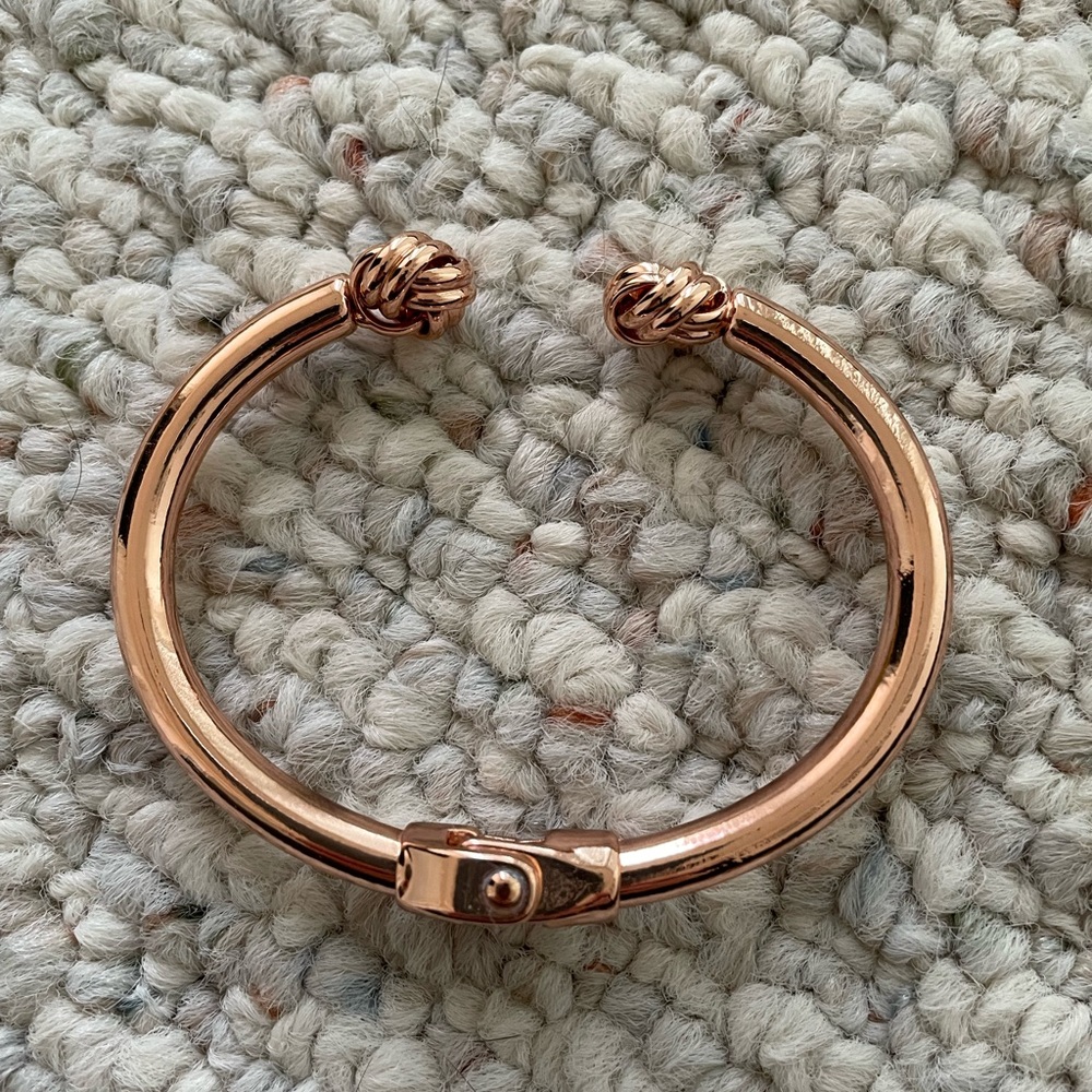 Vera knot hinge cuff